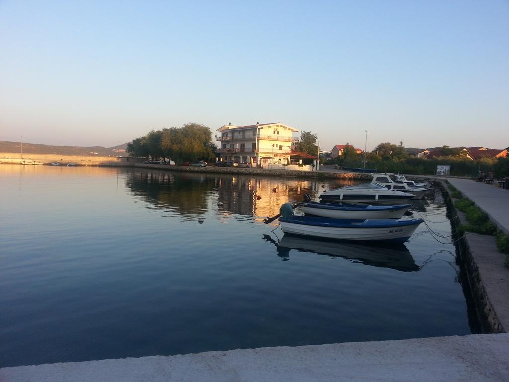 Apartment B&K Raslina Dış mekan fotoğraf